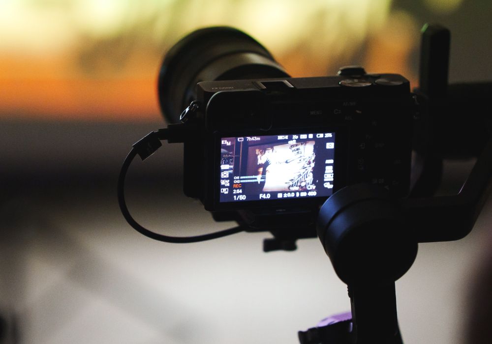 Cámara apuntando a un lugar para tomar una imagen