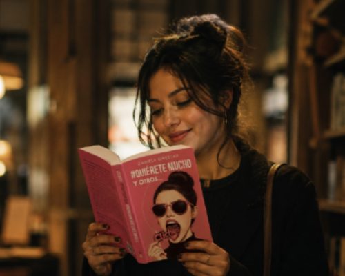 Mujer leyendo un libro