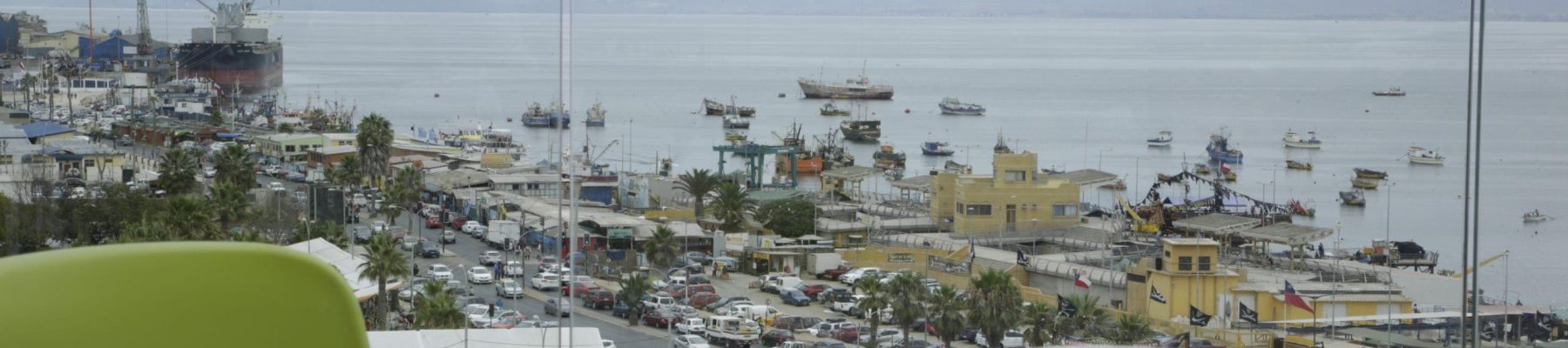 La vista de Coquimbo desde una mesa de la terraza