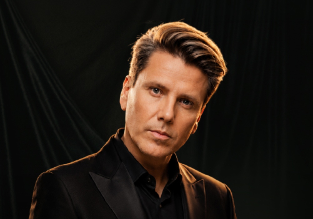 Cantante Andrés de León