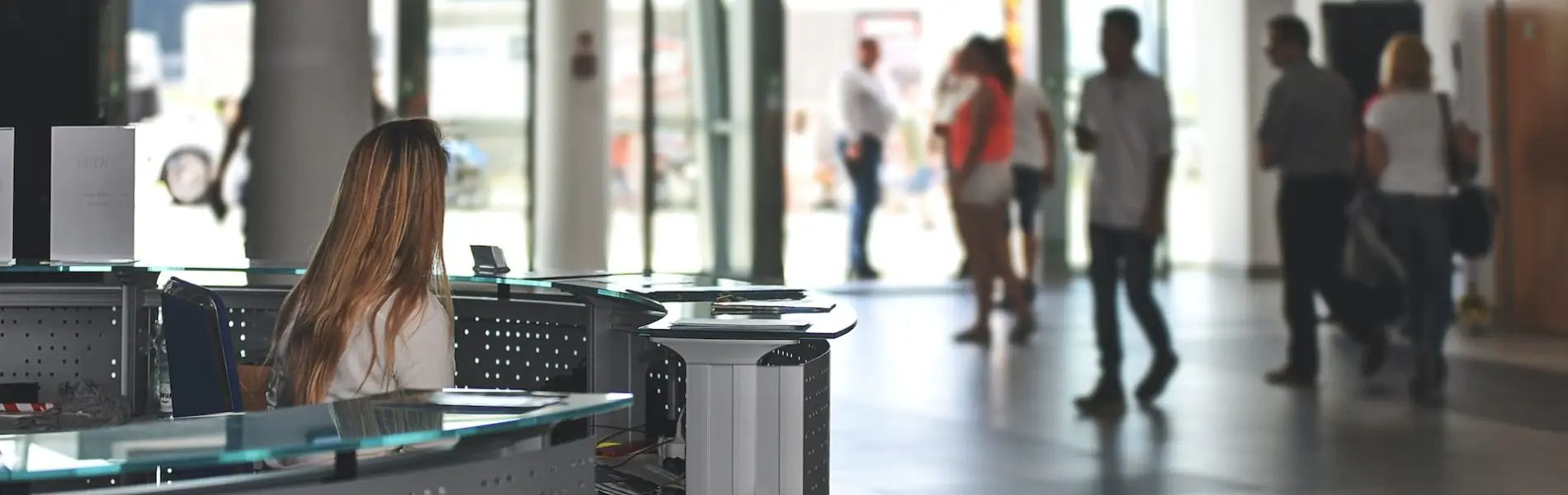 Mujer en atención al cliente